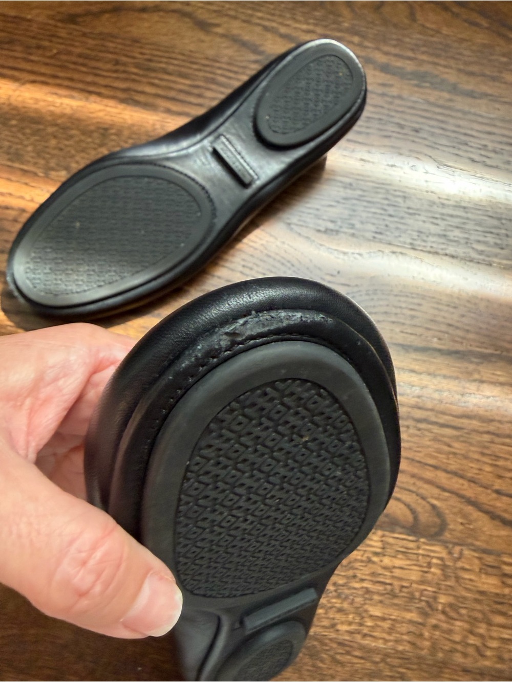 Tory Burch Black Leather Logo Round-Toe Flats - Picture 5 of 6